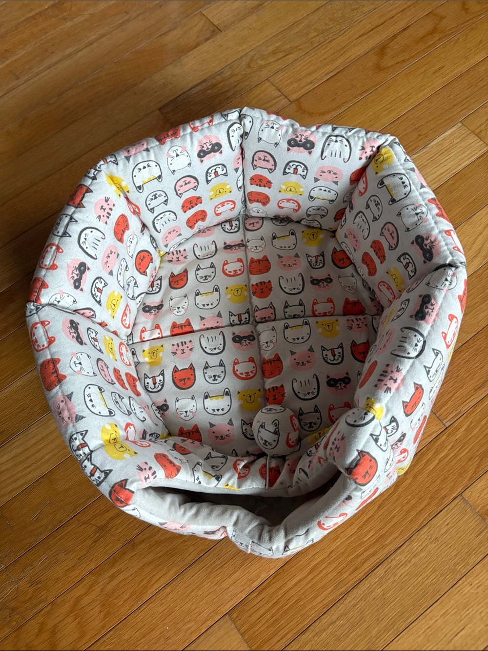 WISKERS & Co Cat Bed Small